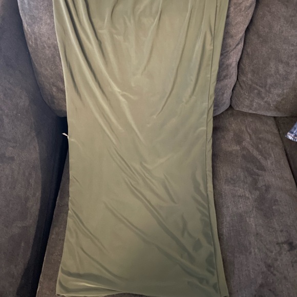 Brand new olive fashion nova long skirt.Tight at the bottom,super cute & stylish - Picture 3 of 3